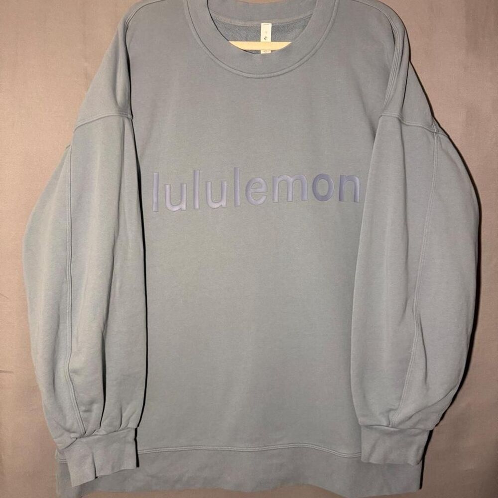 Lululemon Women's Blue Sweatshirt